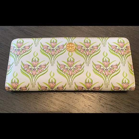 Tory Burch Handbags - Tory Burch floral wallet